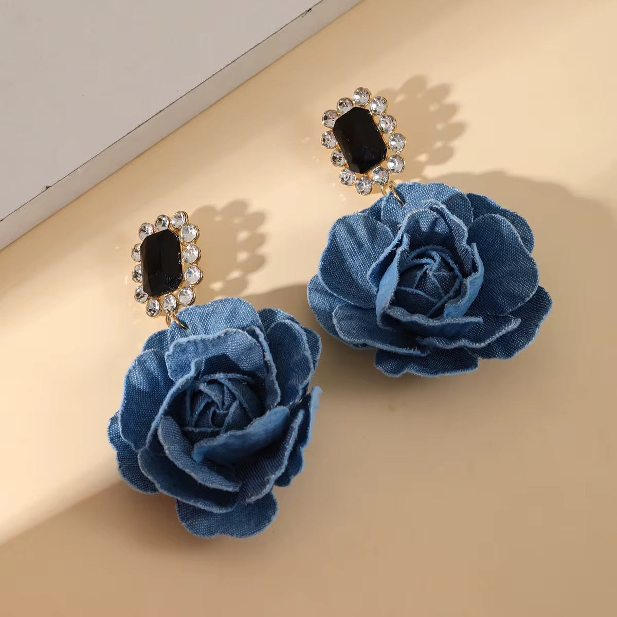 Flower pendant earrings
