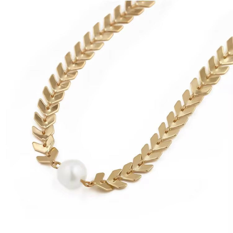 Shining small pearl pendant clavicle necklace