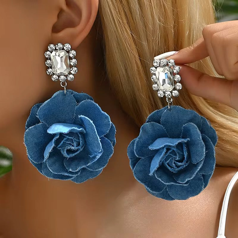 Flower pendant earrings