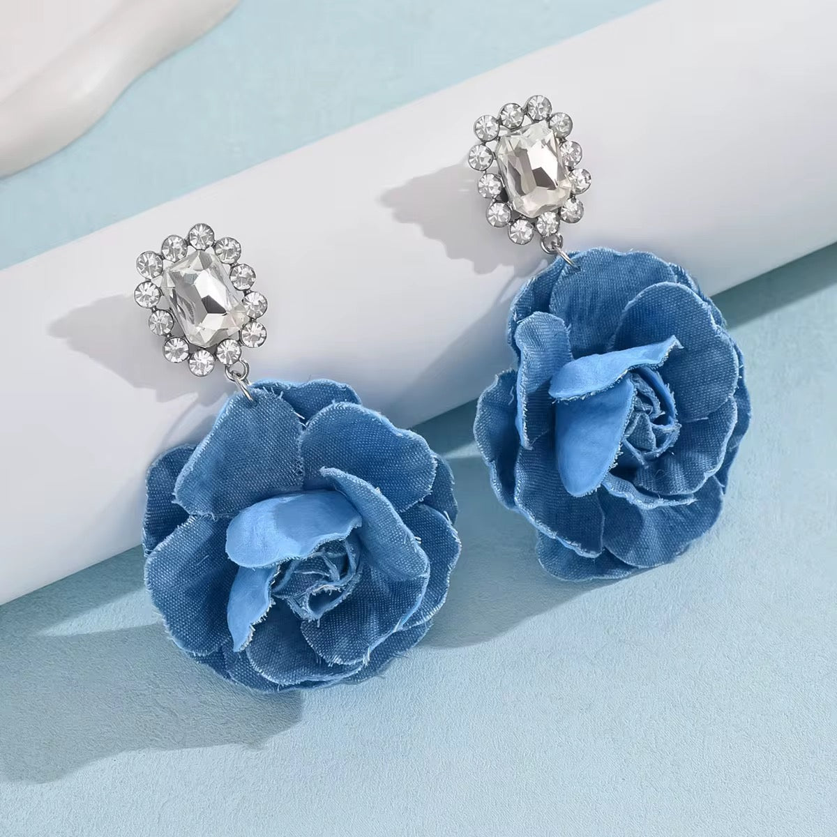 Flower pendant earrings